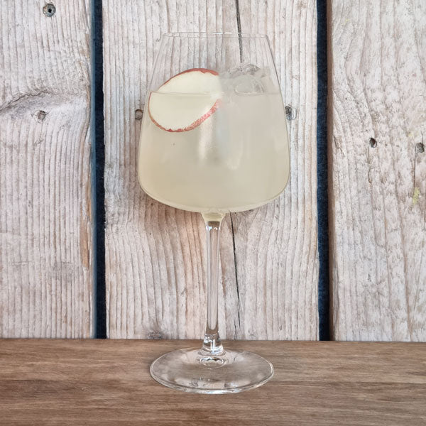 Frisk Æble Gin & Tonic i glas