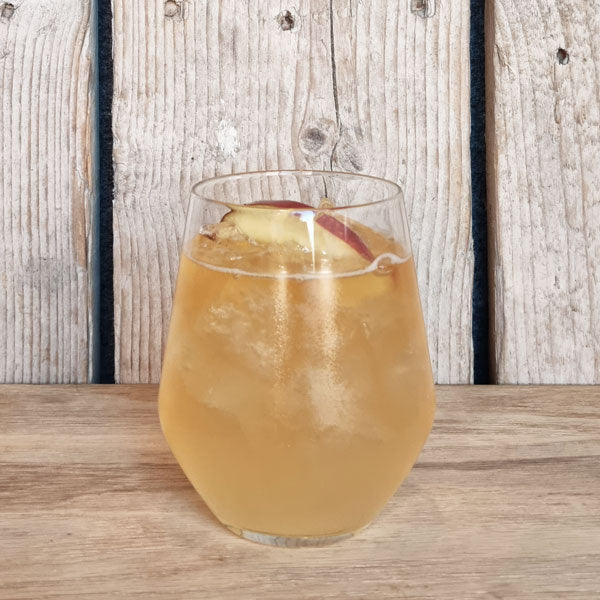 Crab Apple Gin & Tonic i glas
