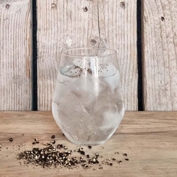 Electric Gin & Tonic i glas