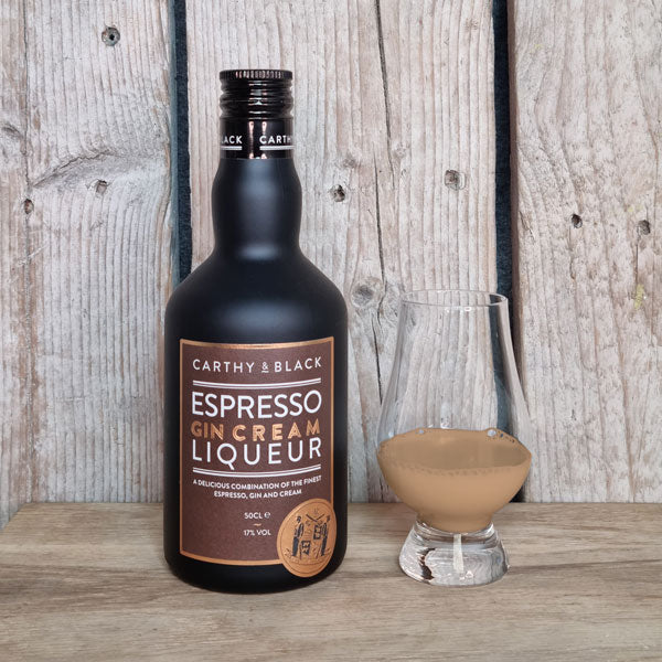 Carthy Black Espresso Gin Cream Liqueur i glas