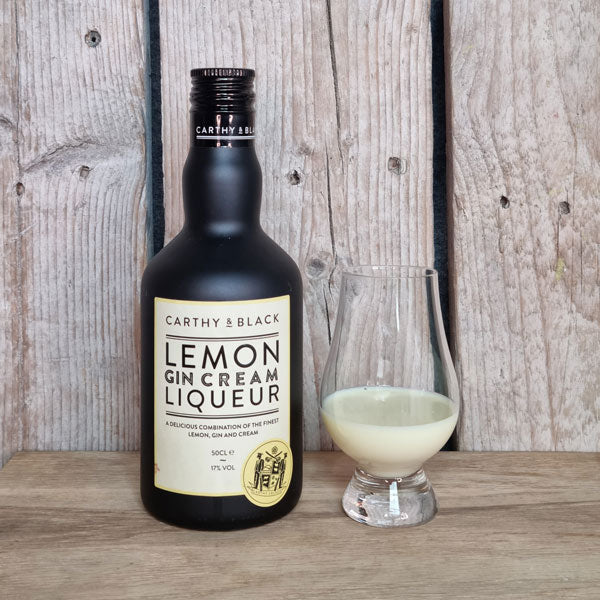 Carthy Black Lemon Gin Cream Liqueur i glas