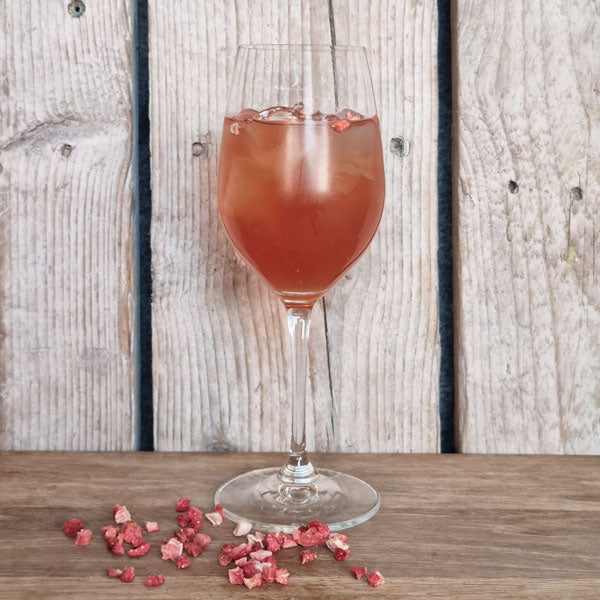 Triple Strawberry Gin & Tonic i glas