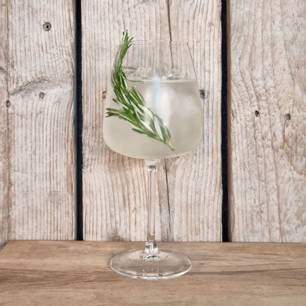 Lemon Rosemary Gin & Tonic i glas
